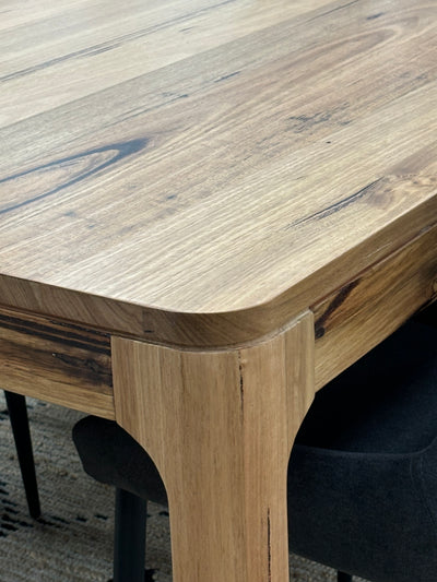 Alessa Dining Table