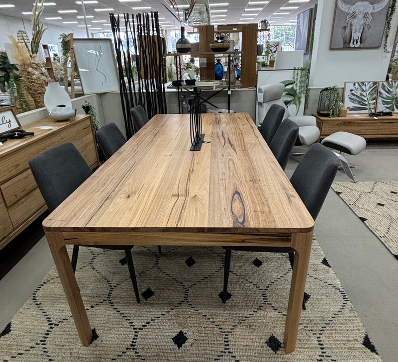 Alessa Dining Table